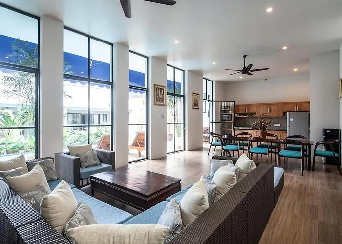 ヴィラ Canggu Tropical Pool Villa 6 Br チャングー