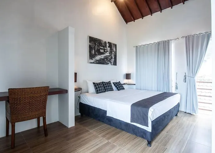 Canggu Tropical Pool Villa 6 Br ヴィラ *