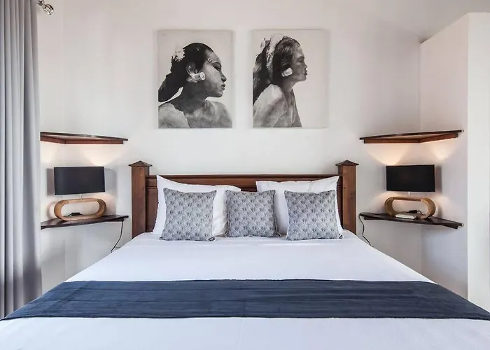 Canggu Tropical Pool Villa 6 Br ヴィラ チャングー