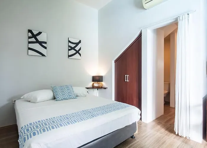 Canggu Tropical Pool Villa 6 Br *